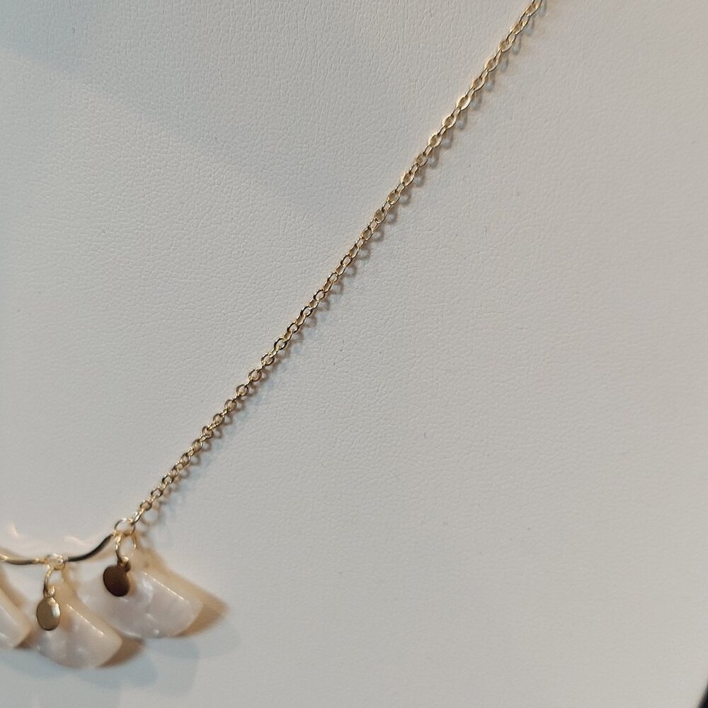 ๐๐NWT LAUREN CONRAD FAUX PEARL FAN NECKLACE - Picture 5 of 7
